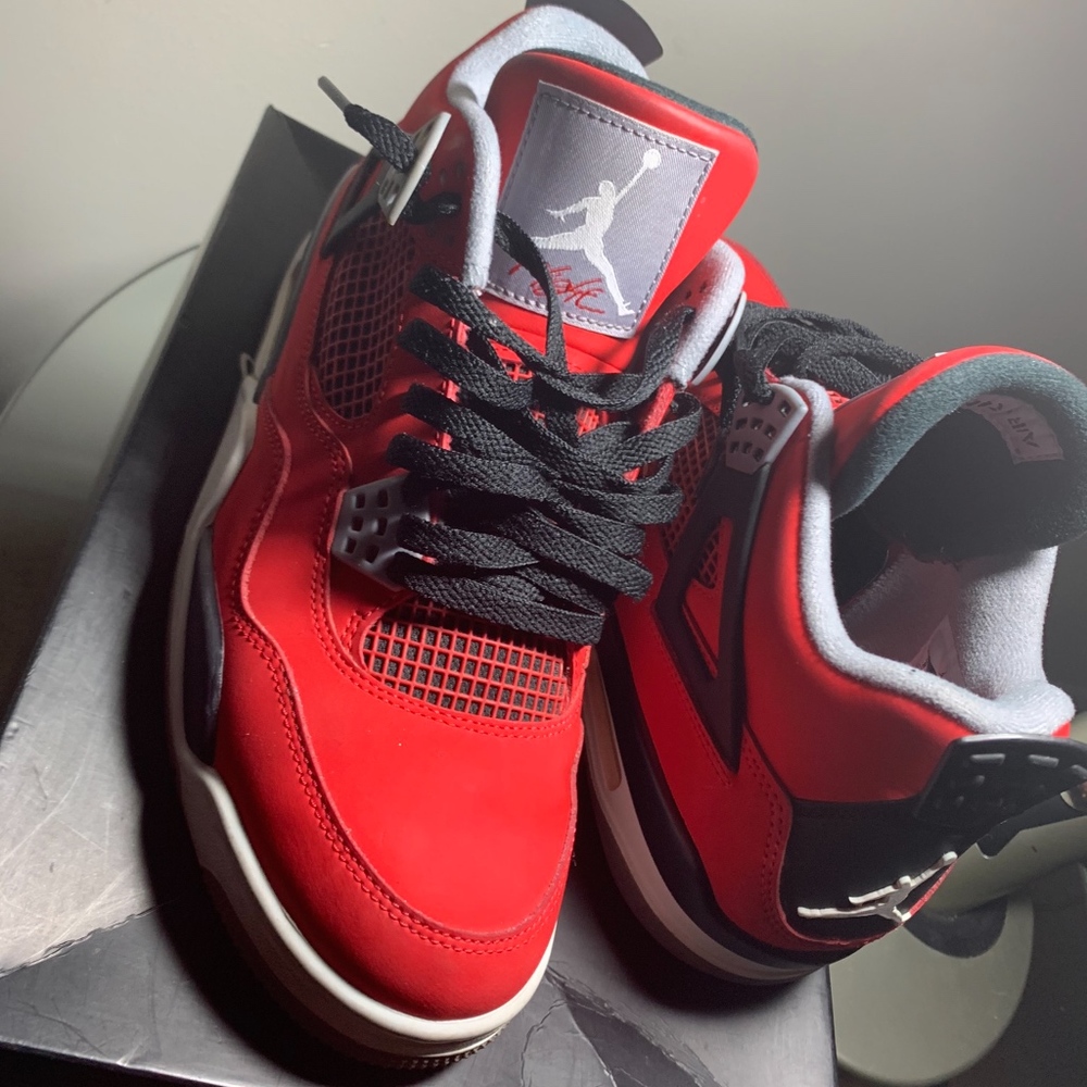 jordan 4's Toro Bravo - Picture 3 of 3